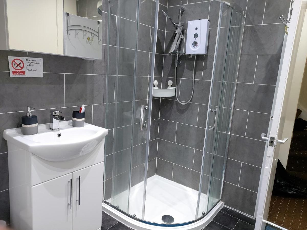 Spacious Two Bedroom House, Parking And Wifi Leeds  Exterior foto