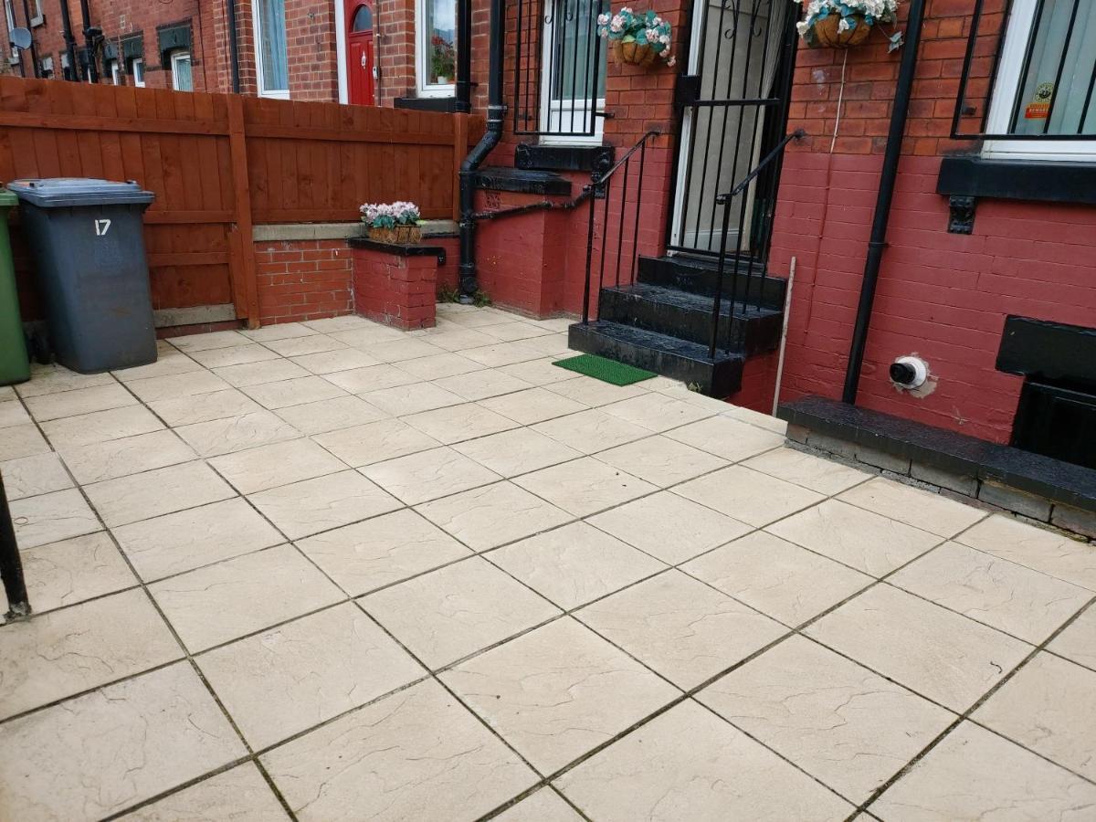 Spacious Two Bedroom House, Parking And Wifi Leeds  Exterior foto