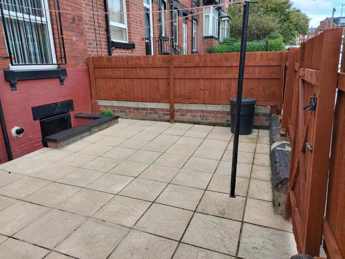 Spacious Two Bedroom House, Parking And Wifi Leeds  Exterior foto