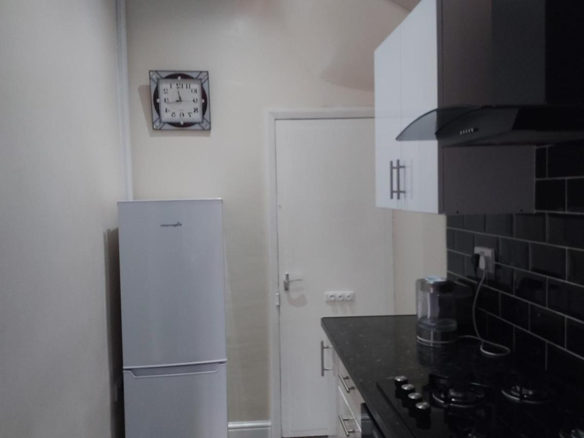 Spacious Two Bedroom House, Parking And Wifi Leeds  Exterior foto