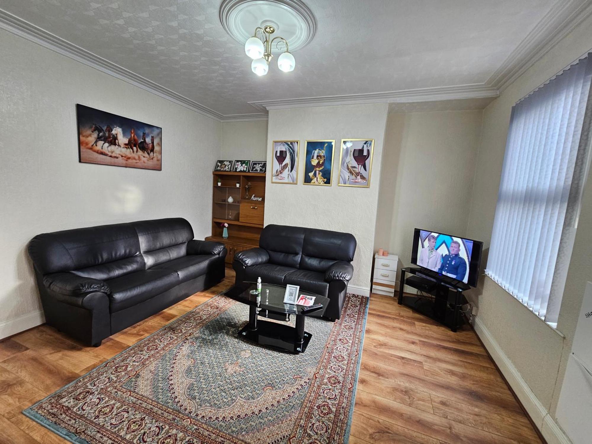 Spacious Two Bedroom House, Parking And Wifi Leeds  Exterior foto