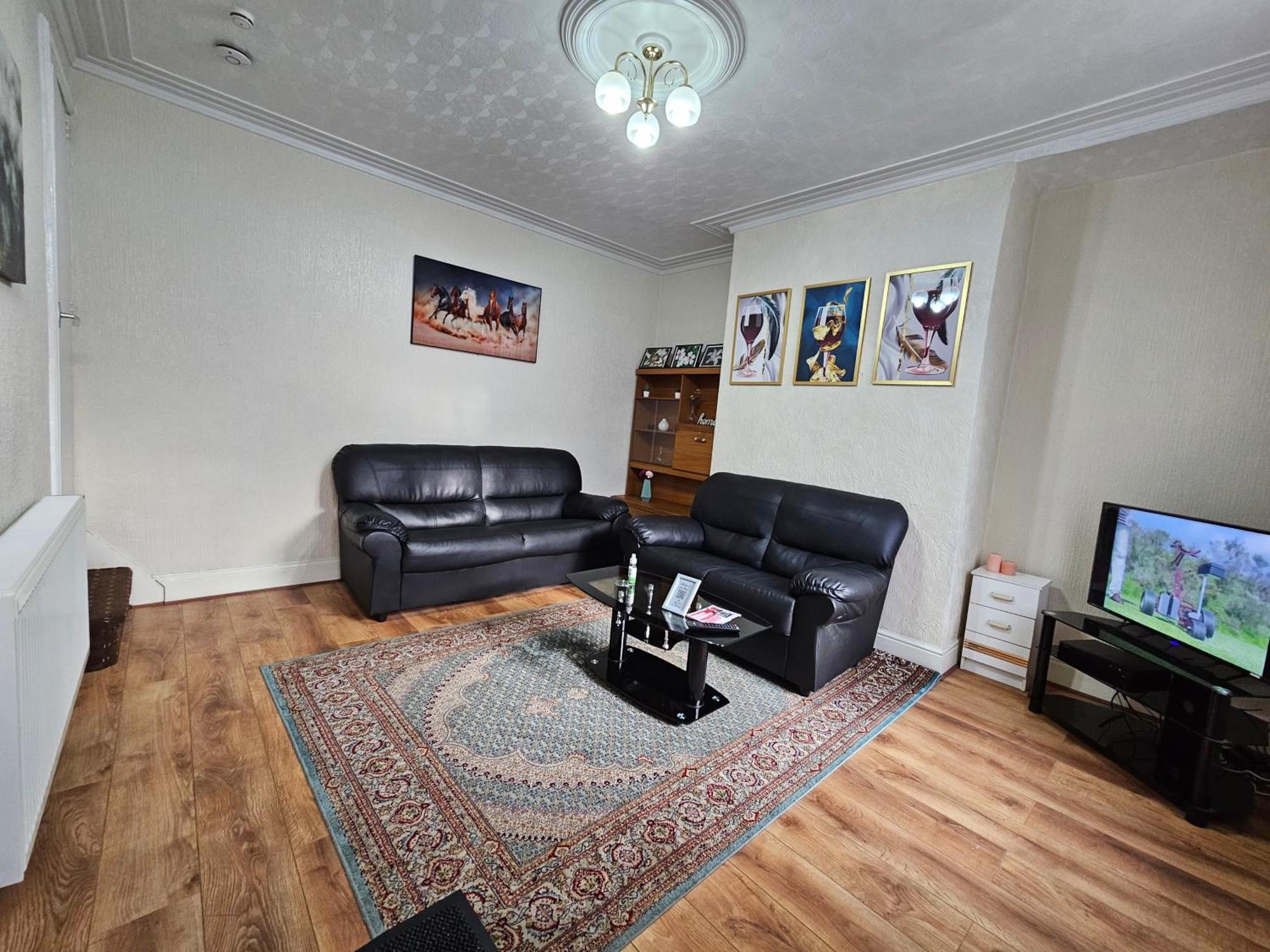 Spacious Two Bedroom House, Parking And Wifi Leeds  Exterior foto